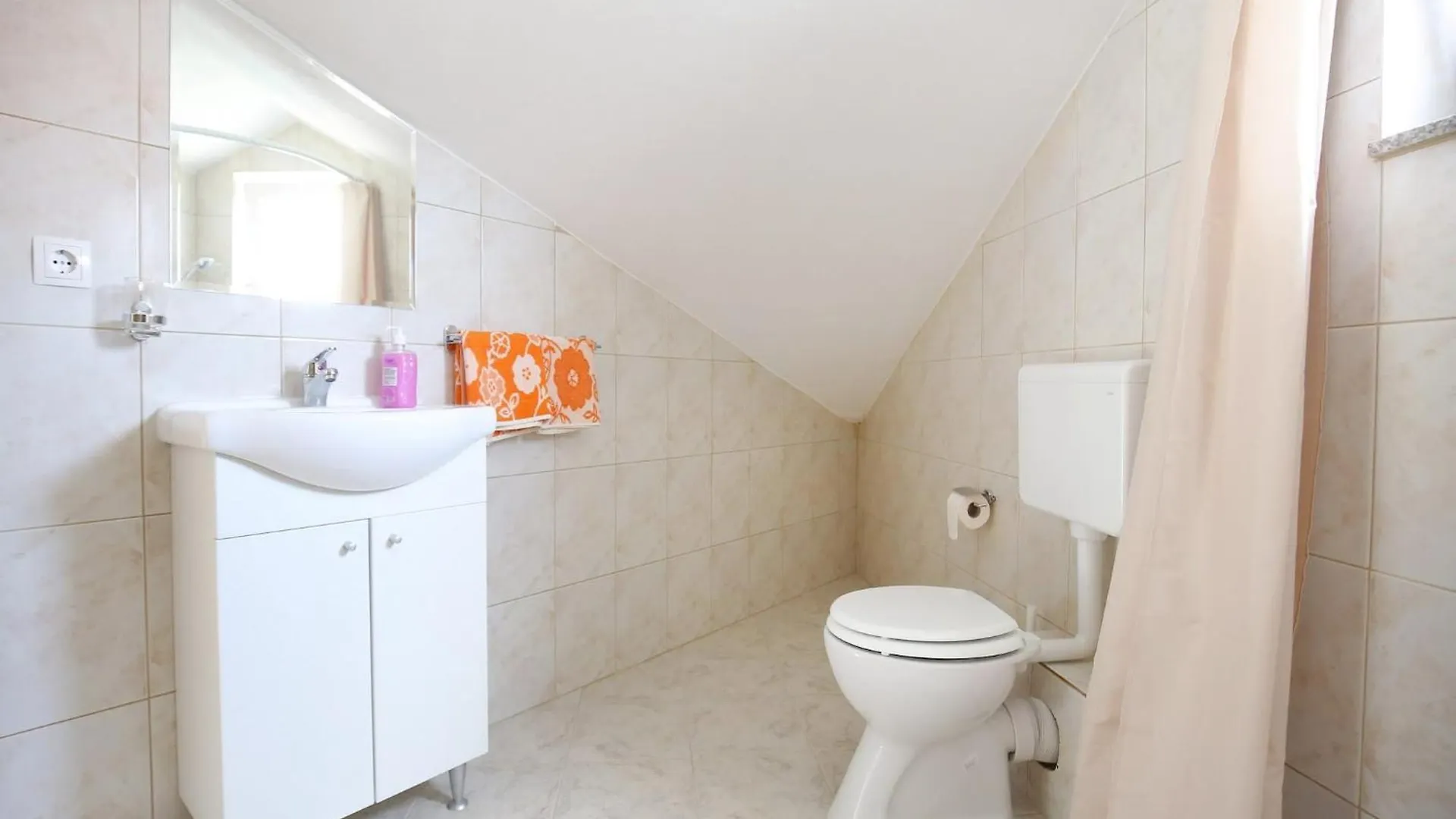 Apartments Kapetan Sukošan クロアチア